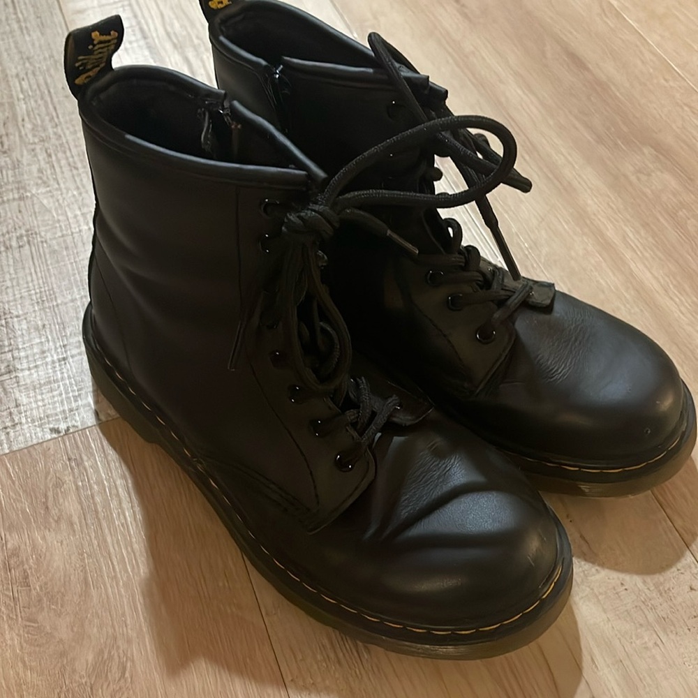 Girls Classic Dr. Martins in Black Size 3